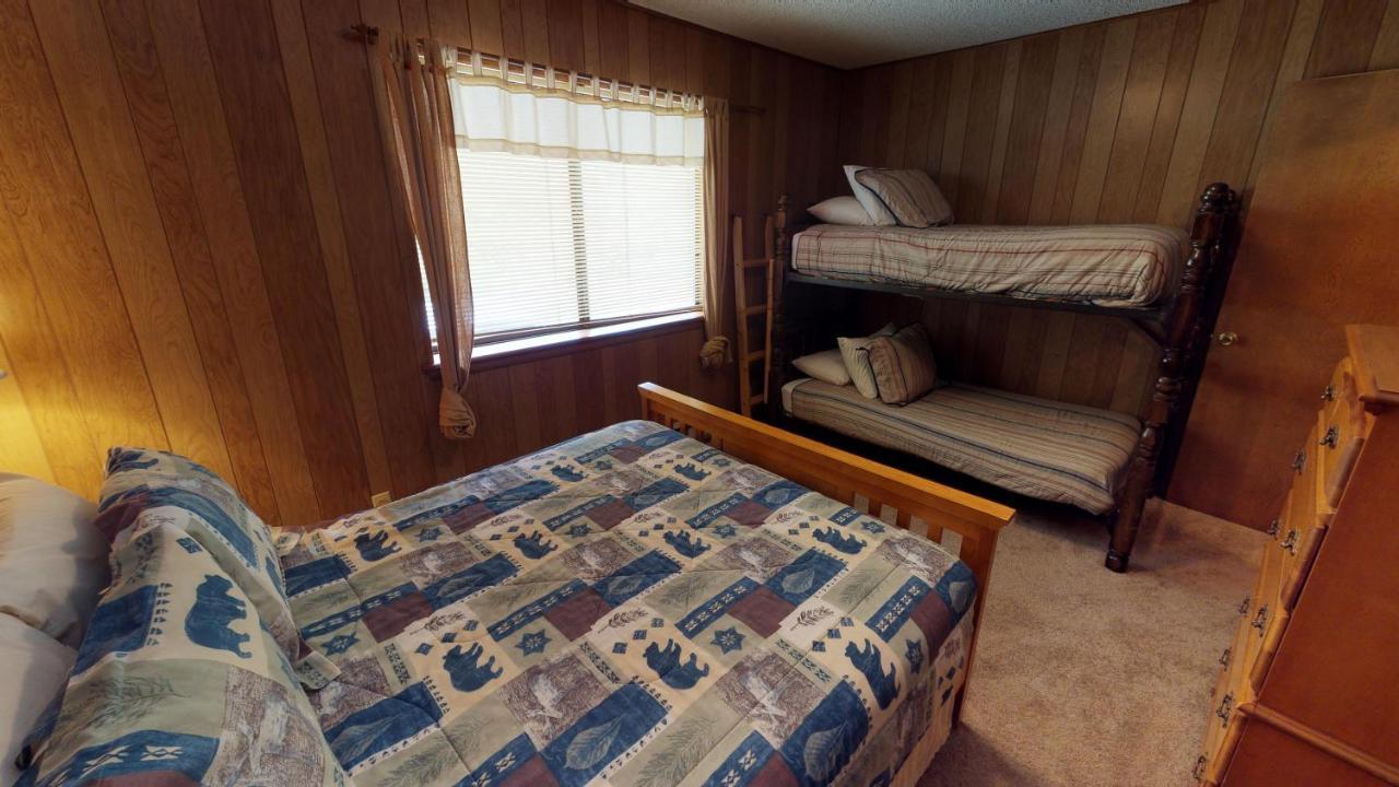 Bear Bait Cabin In Upper Valley With High Speed Wifi Ред Ривър Екстериор снимка