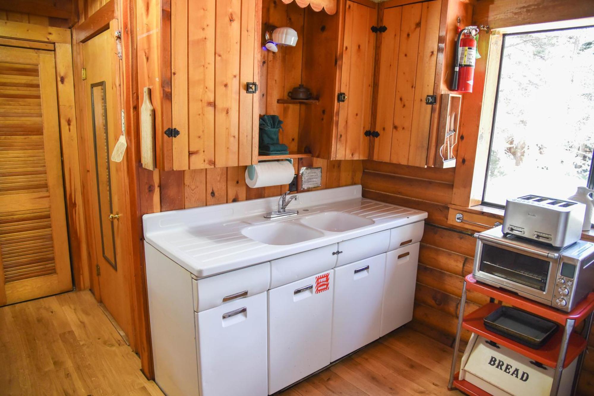 Bear Bait Cabin In Upper Valley With High Speed Wifi Ред Ривър Екстериор снимка